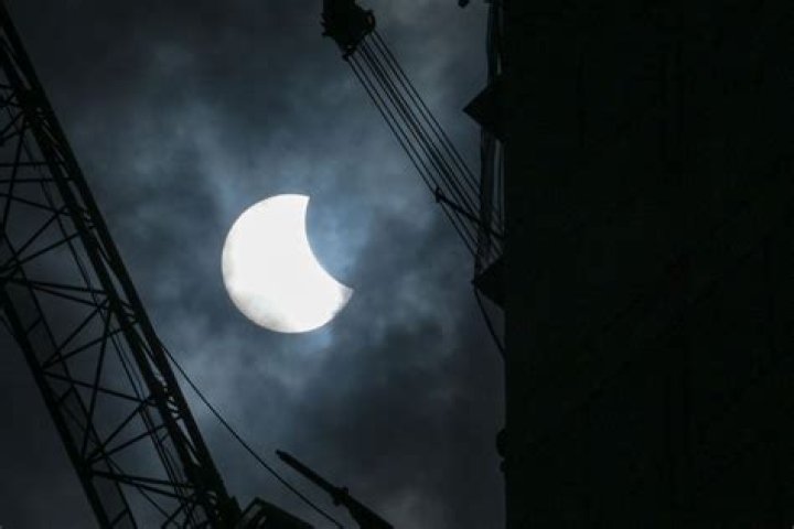 EN VIVO: El raro eclipse lunar de esta noche y el paso del cometa del A&ntilde;o Nuevo