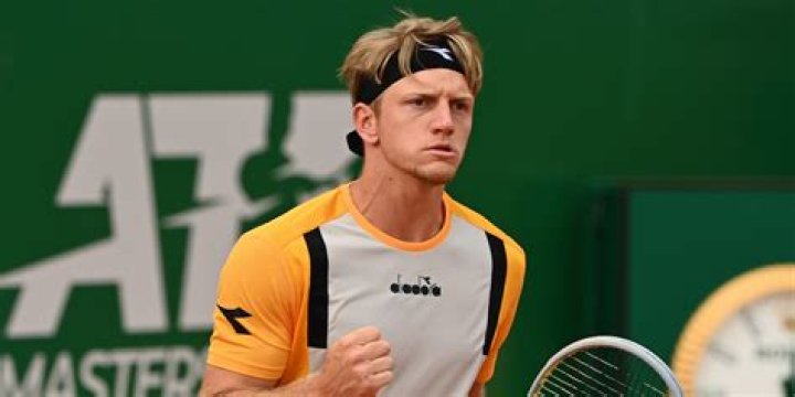 What languages does Alejandro Davidovich Fokina speak? 1 Fokina confidence