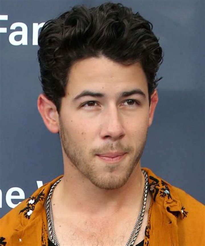 Is Nick Jonas short?