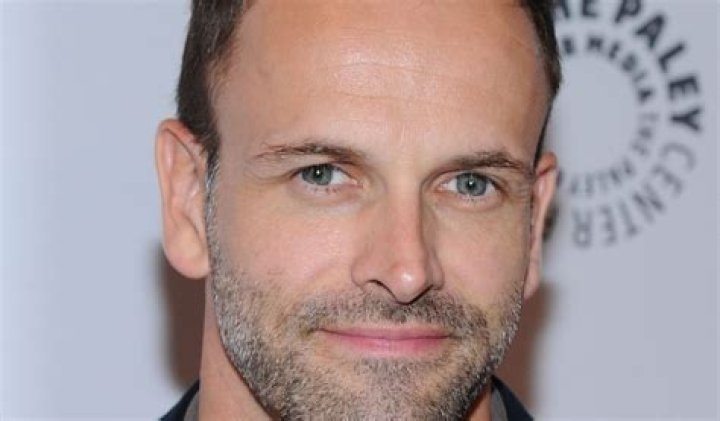 Jonny Lee Miller Net Worth