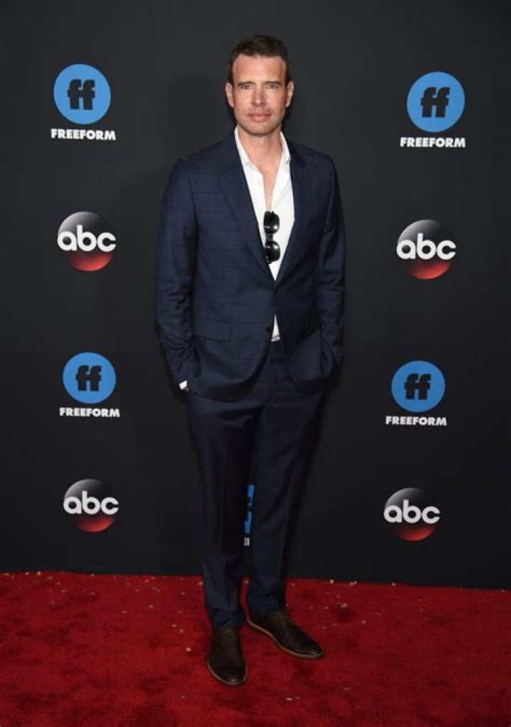 Scott Foley Age, Weight, Height, Measurements