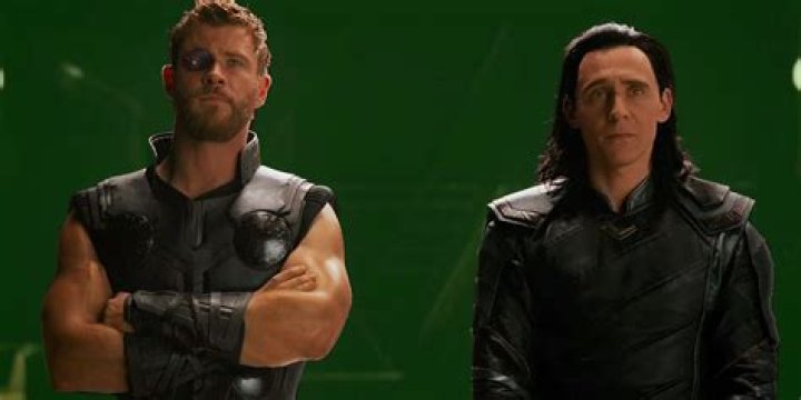 Thor and Loki in Thor: Ragnarok have their arms crossed.