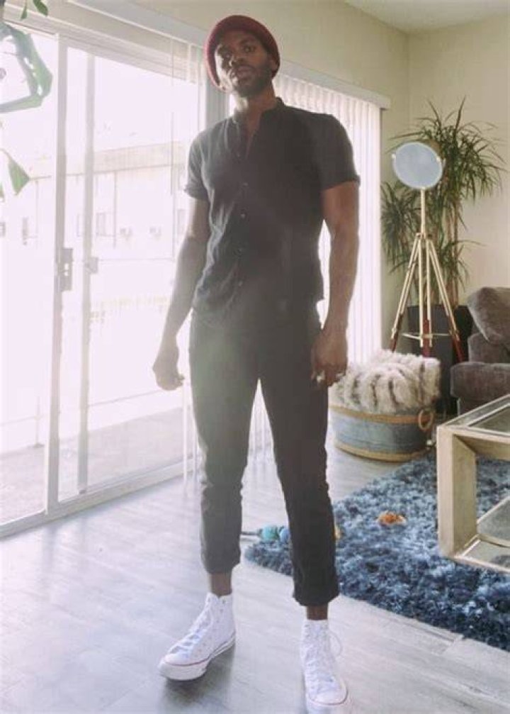 Tian Richards height is 5 feet 10 inches tall Tian Richards height is 5 feet 10 inches tall