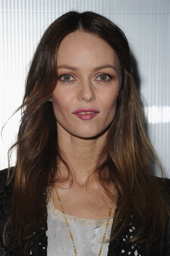 How old was Vanessa Paradis when she dated Lenny Kravitz? 1 Vanessa Paradis